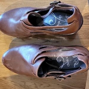 Dansko womens size 38 brown shoes